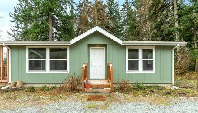 2 bedroom/2 full bath ADU with full kitchen and laundry