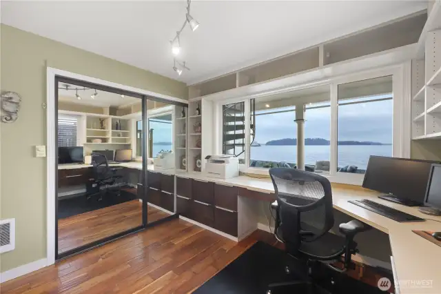 The desk is thoughtfully placed to face the view-no screen or clutter blocks the sightline. Whether you are writing, designing, or taking a video call, the every changing water beyond becomes a quiet, grounding presence.