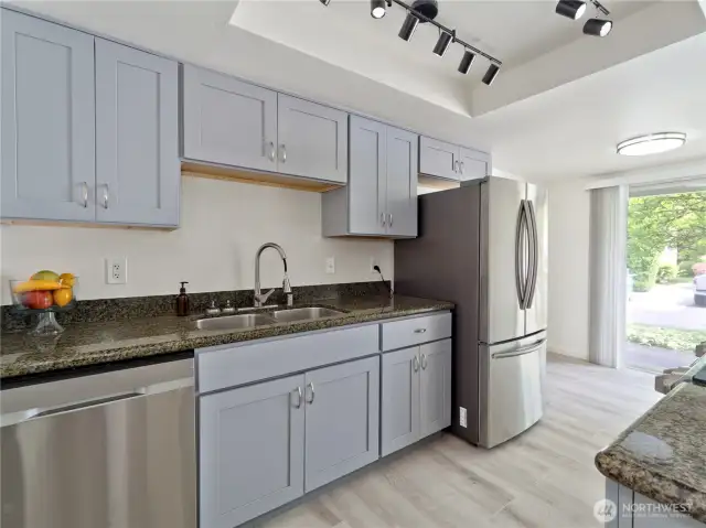 Beautifully Updated & Contemporary Kitchen
