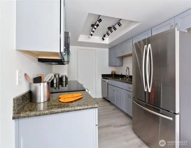 Updated Kitchen w/ Matching Samsung SS Appliances