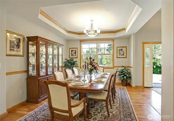 Formal dining - virtually staged