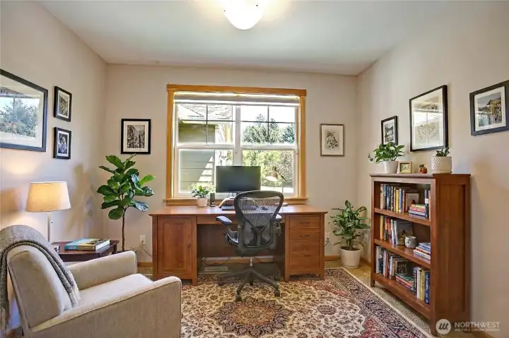 Home office - virtually staged