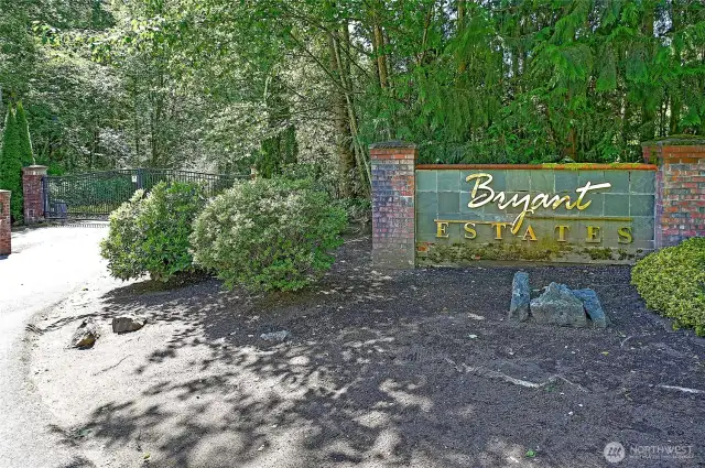 The Byrant Estates in close proximity to the freeway GREAT for commuters!