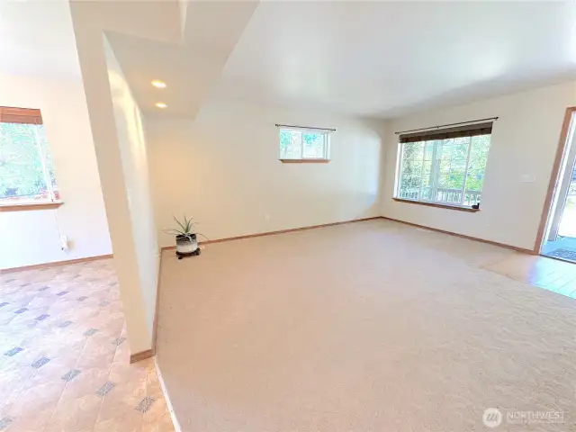 Beachcrest is steps away from Puget Sound & offers the neighborhood a private marina, boat launch, beaches, park/playground, trails, picnic areas & more!