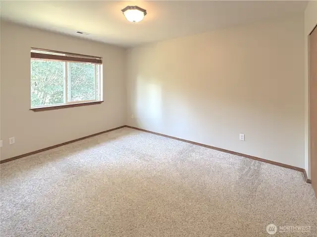 Beachcrest is steps away from Puget Sound & offers the neighborhood a private marina, boat launch, beaches, park/playground, trails, picnic areas & more!