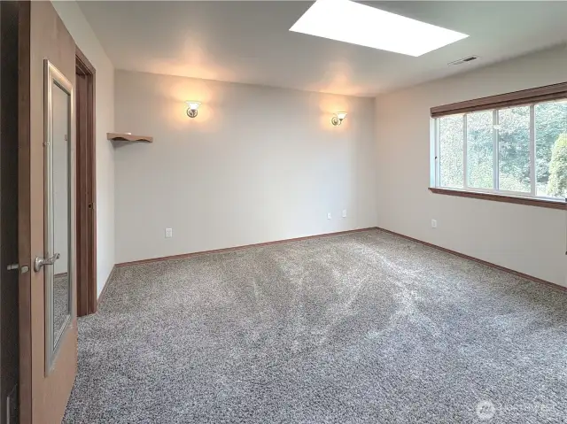 Beachcrest is steps away from Puget Sound & offers the neighborhood a private marina, boat launch, beaches, park/playground, trails, picnic areas & more!