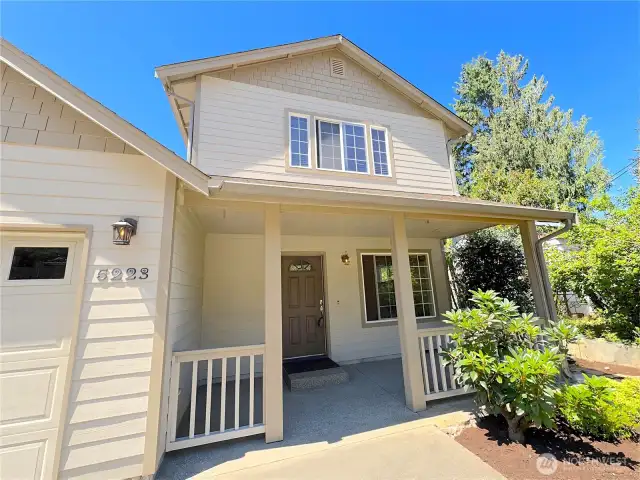 Beachcrest is steps away from Puget Sound & offers the neighborhood a private marina, boat launch, beaches, park/playground, trails, picnic areas & more!
