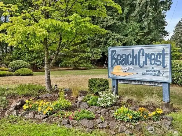 Beachcrest is steps away from Puget Sound & offers the neighborhood a private marina, boat launch, beaches, park/playground, trails, picnic areas & more!