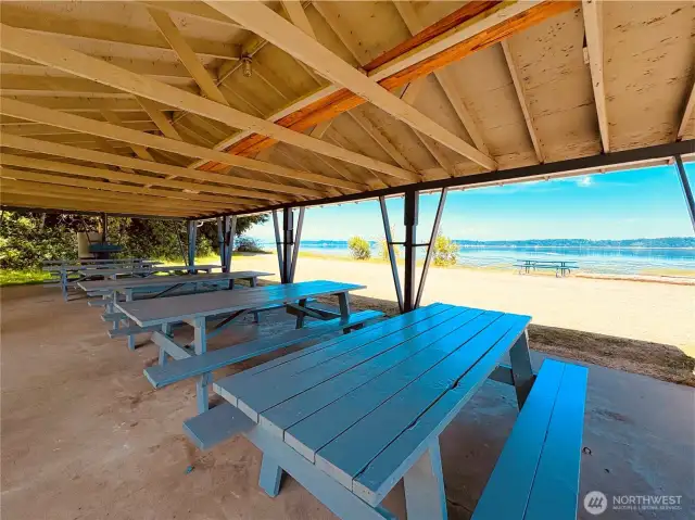 Beachcrest is steps away from Puget Sound & offers the neighborhood a private marina, boat launch, beaches, park/playground, trails, picnic areas & more!