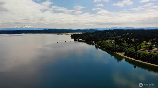 Beachcrest is steps away from Puget Sound & offers the neighborhood a private marina, boat launch, beaches, park/playground, trails, picnic areas & more!