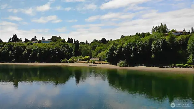 Beachcrest is steps away from Puget Sound & offers the neighborhood a private marina, boat launch, beaches, park/playground, trails, picnic areas & more!