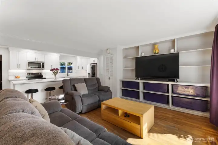 Upon entering you'll notice the lovely built-ins.