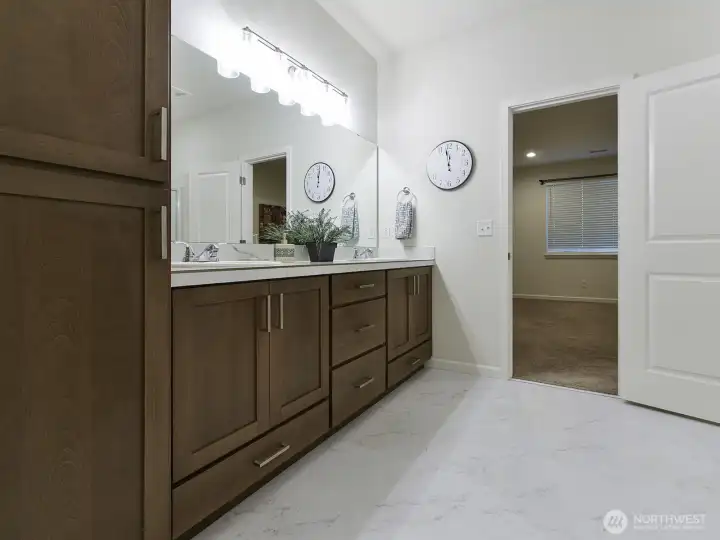 Bathroom has Primary bedroom and Primary closet Access.