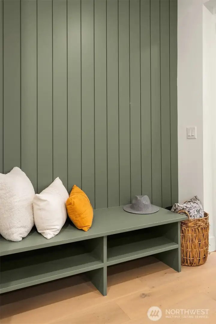 2018B Entry: Custom Built-In Bench + Storage