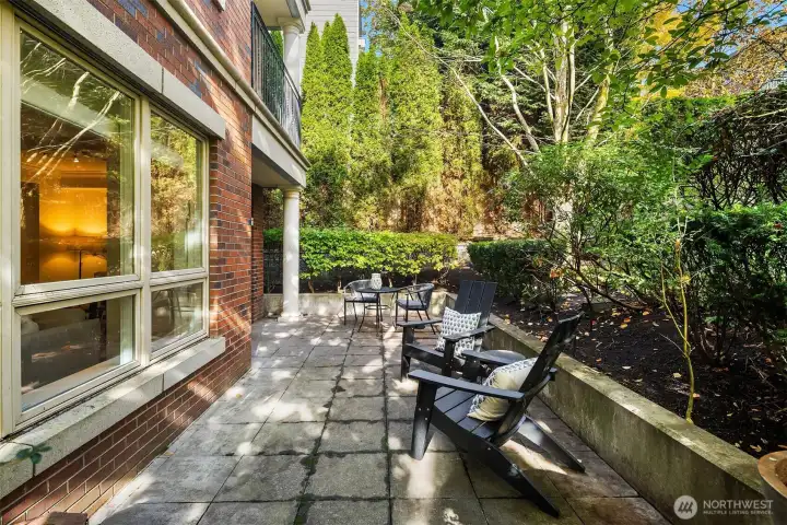 large private patio space, great for entertaining.