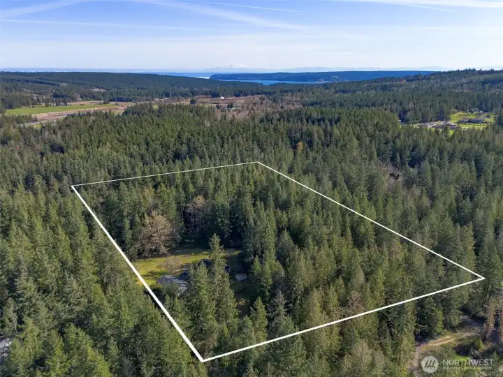 3 Beds 2.75 Baths on 5 Private Acres