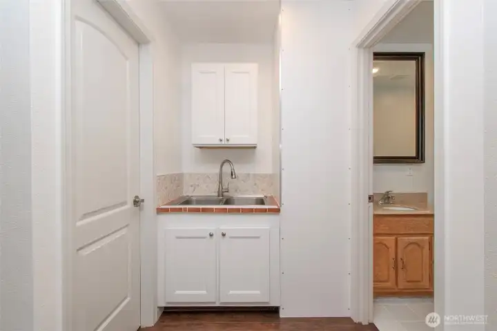 With Sink & Bath With Sink & Bath