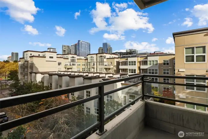 Corner and end unit with surrounding deck.