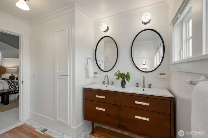 Primary suite, with bonus room!