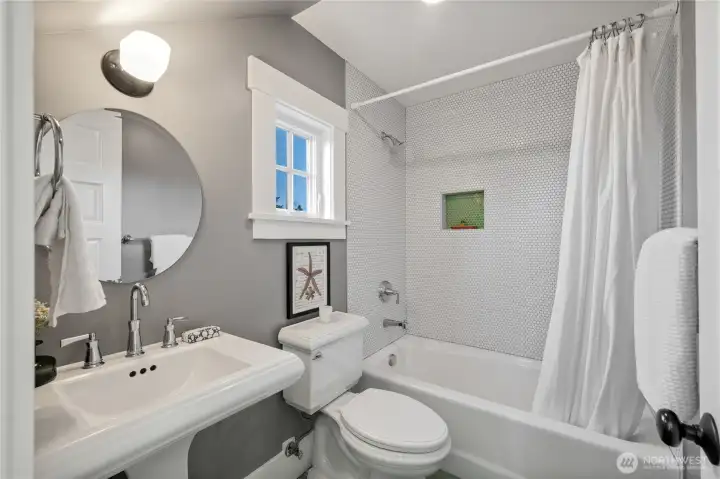 en suite 2nd story bedroom #2