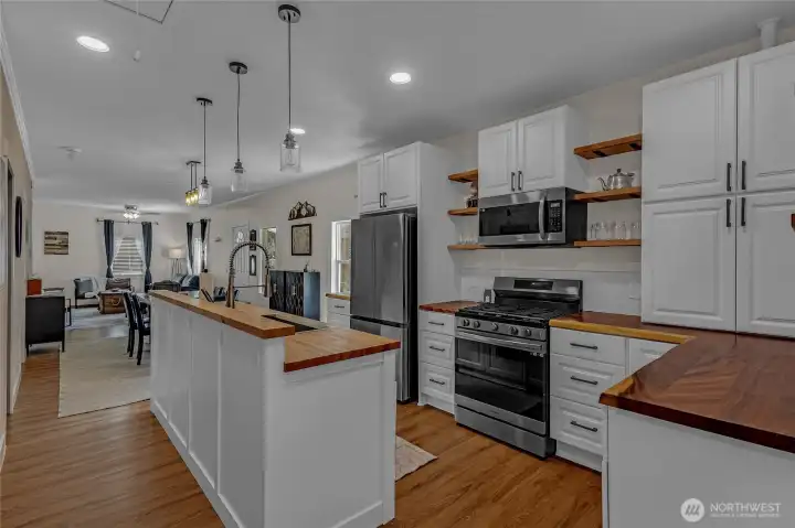 Open floor concept - view from the back door