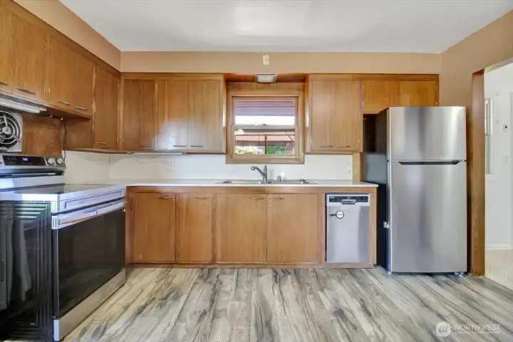 Original cabinetry and counters are still in beauitful condition. Original cabinetry and counters are still in beauitful condition.