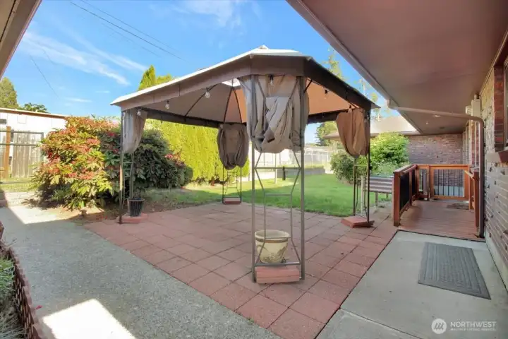 Backyard offers a great place to entertain or relax. Backyard offers a great place to entertain or relax.