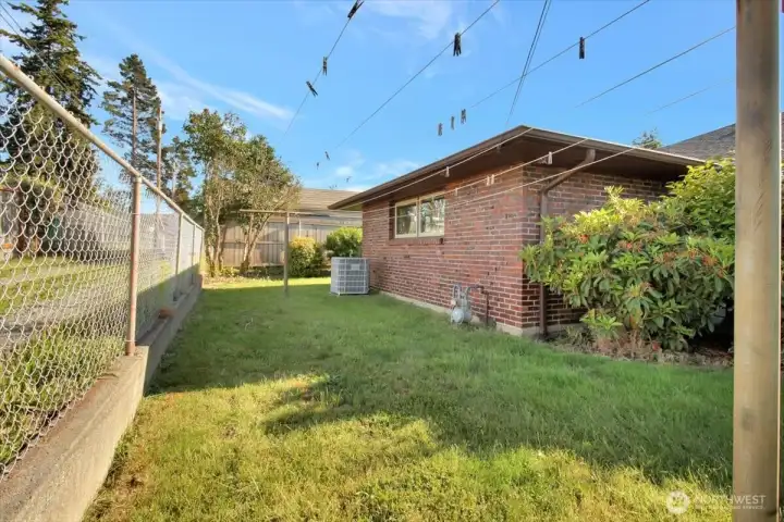 Don't sweat it--this house has a heat pump!! Don't sweat it--this house has a heat pump!!
