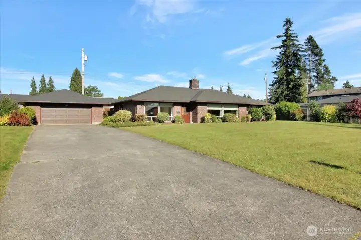 So much driveway parking! So much driveway parking!