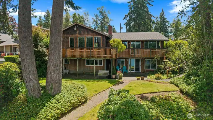 Welcome Home to Long Lake in Olympia!