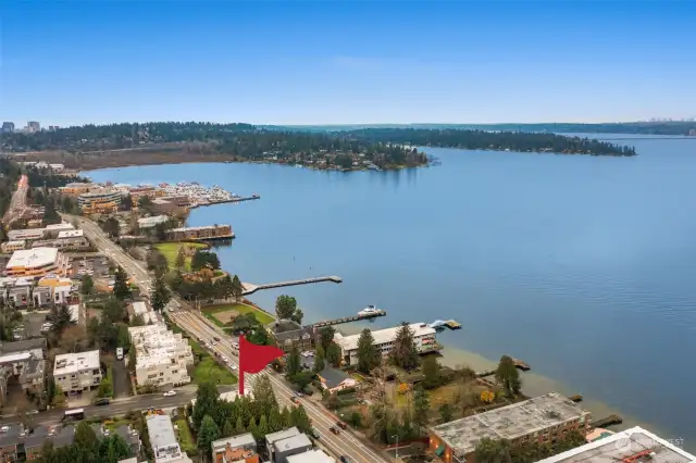 Blocks to downtown Kirkland, parks, beaches, dining & more!