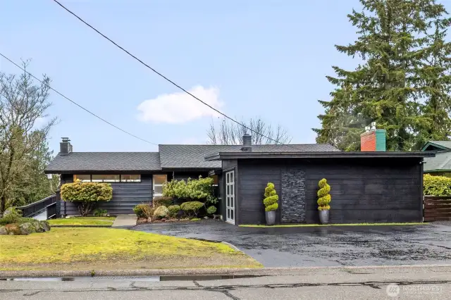 Large circular driveway, numerous parking configuration options! Driveway crack filled and seal coated.