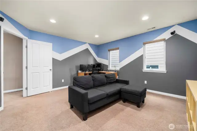 Upper level Bonus room