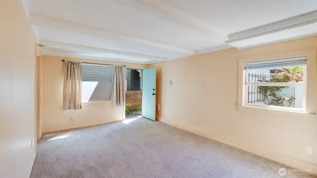 Downstairs: Living room and unit entrance, which is truly discrete and separate from the rest of the home.