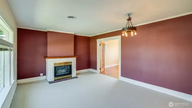 Upstairs: Gas fireplace (not currently functional).