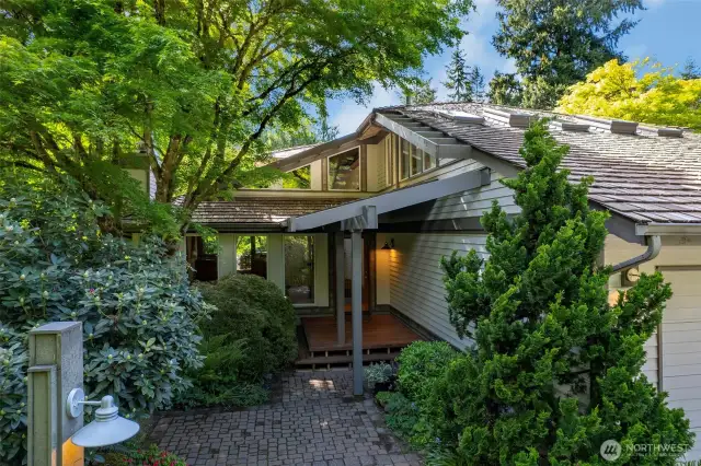 Custom Northwest Contemporary that blends with its surroundings...