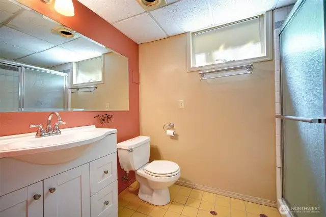 The lower level bath.