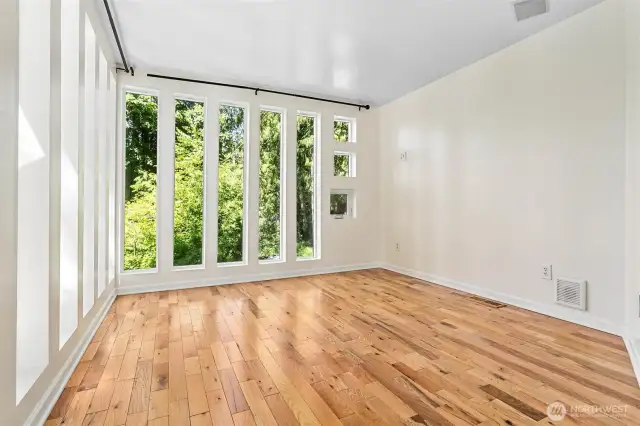 Hardwood floors and walls of windows to enjoy nature and natural light