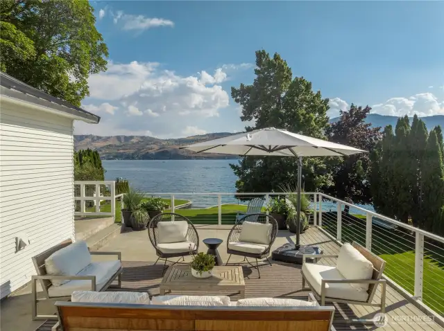 Main Entertaining Deck