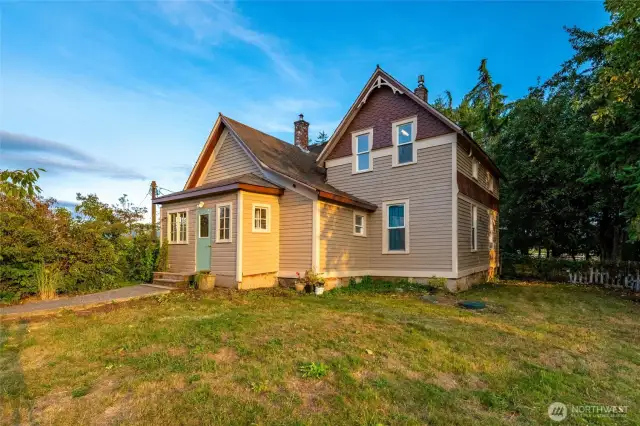 This home has a septic that can support up to 5 bedrooms!