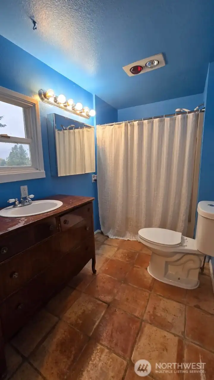 Downstairs full bath.