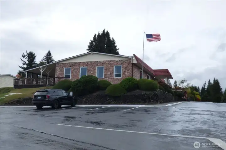 Extra parking just across the street makes it easy for many visitors for you.