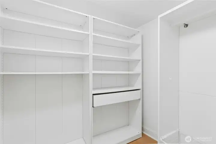 2nd bedroom has a walk in closet