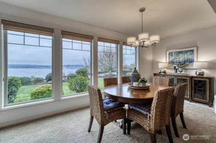 Every meal will be special when you get to enjoy the amazing views.