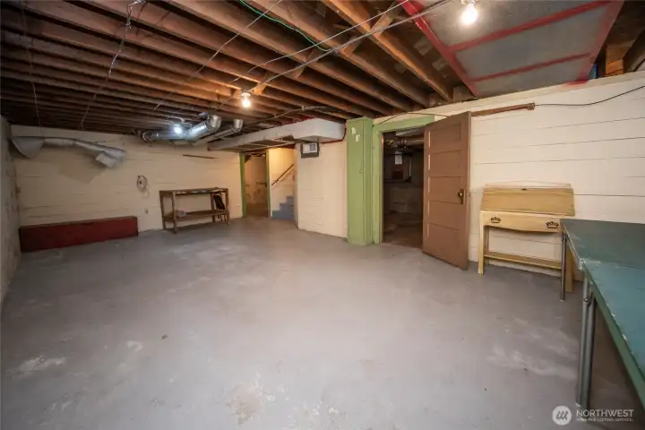 1300+ ft basement