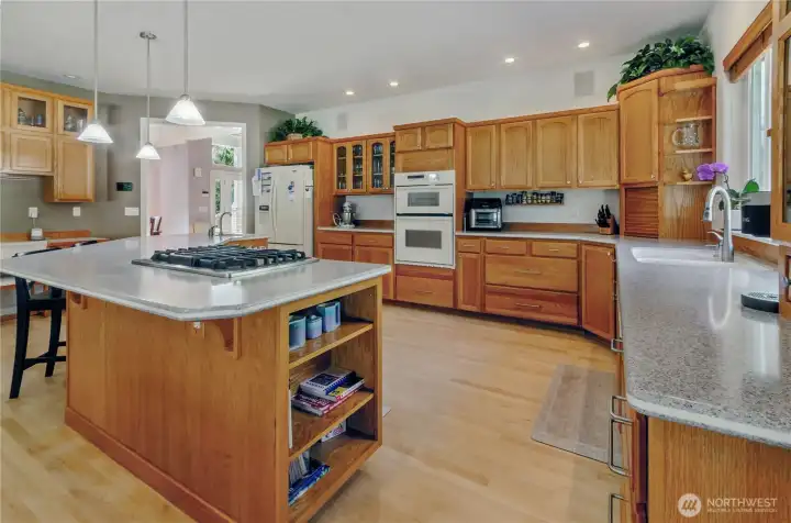 Double Oven features a convertible top compartment to convection oven or microwave