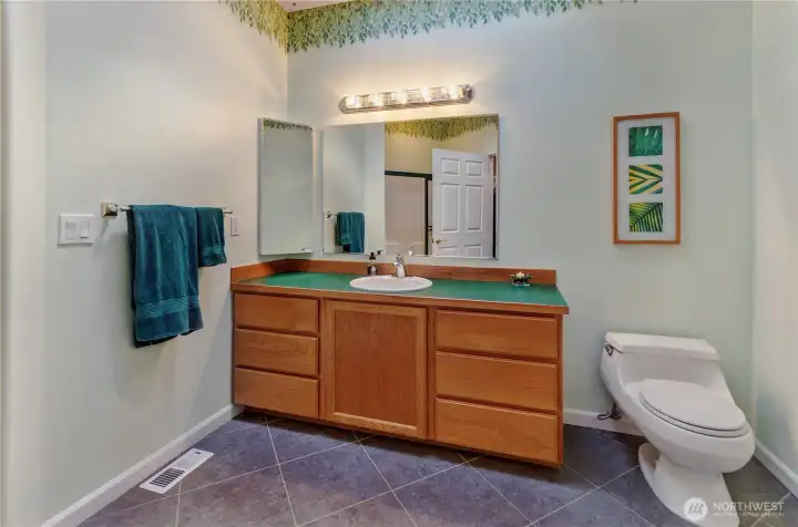 Full bath down this wing also has plenty of elbow room and unique glass etching of foliage on the showing door