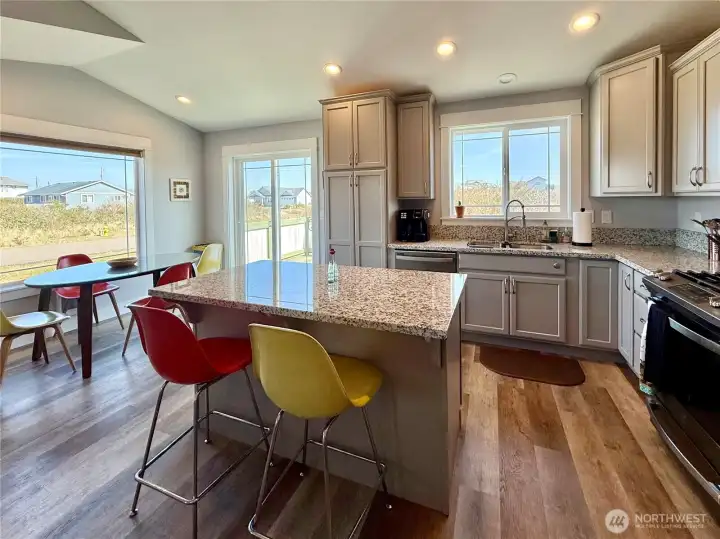 Island/breakfast bar