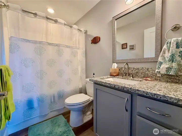 Full bathroom off of the hallway.