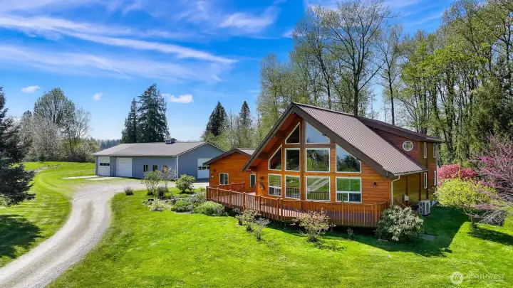 Welcome to 3450 Meadow Wood Ln!